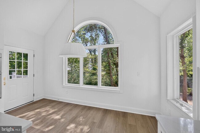 Building Photo - 221 Spring Race Ct