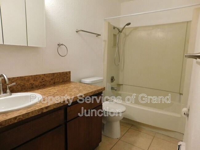 Building Photo - 3292 Lombardy Ln