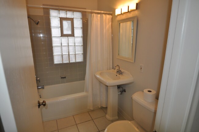 Building Photo - 5000 Vincent Ave S