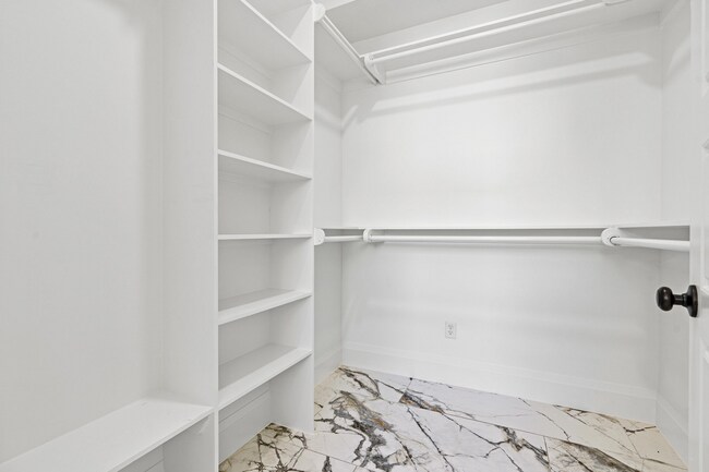 Building Photo - 202 NE 2nd Ave