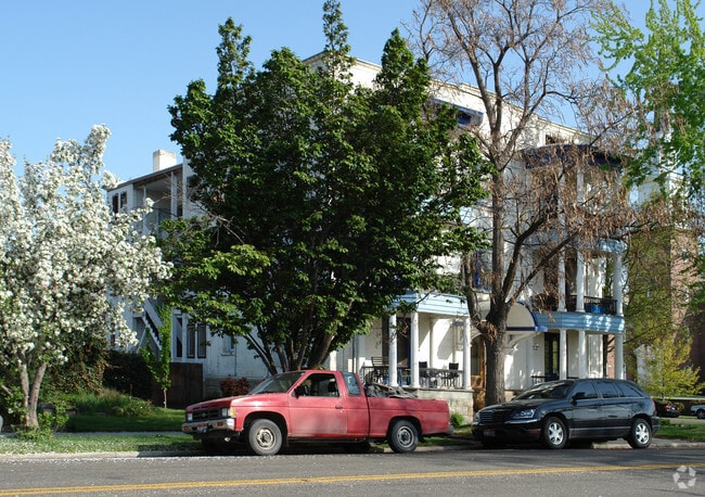 Building Photo - WHITE SAVAGE APARTMENTS