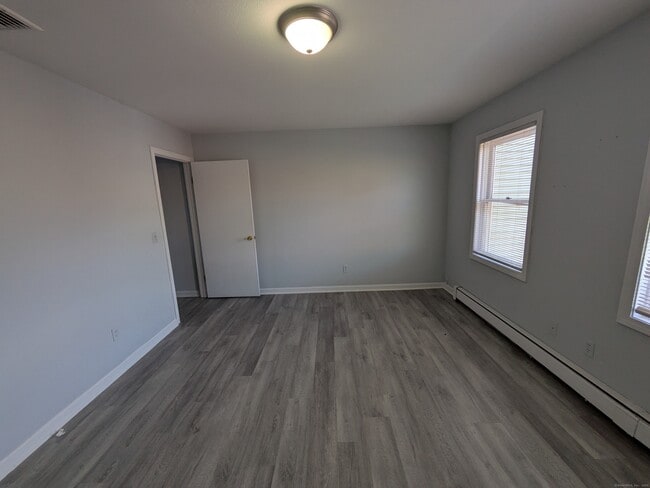 Building Photo - 998 Campbell Ave