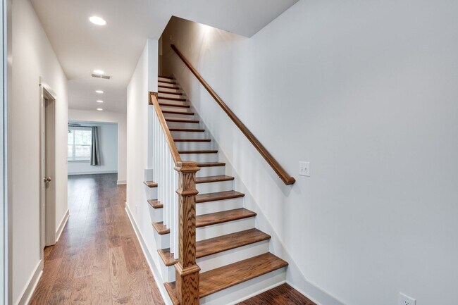 Building Photo - Beautiful 3BE/2.5BA by Invent Communities/...
