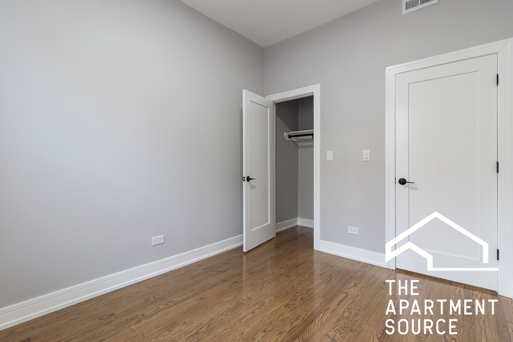 Building Photo - 3840 N Wilton Ave