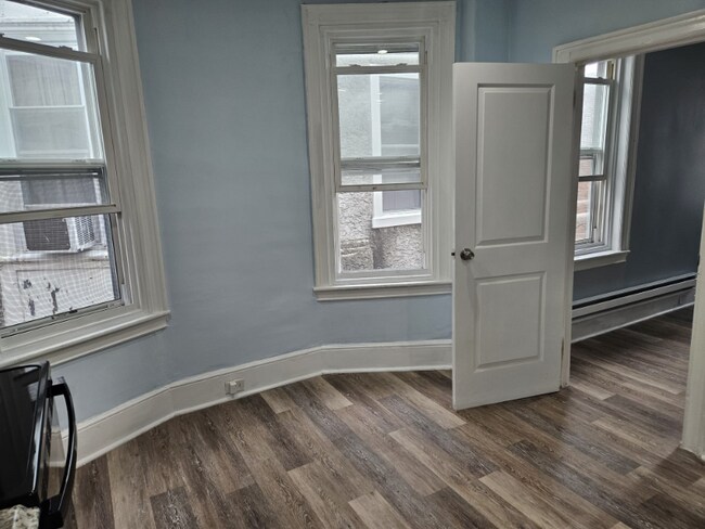 Building Photo - 16 S 50th St