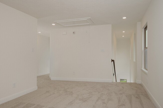 Building Photo - 27646 Mesabe Dr