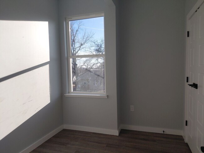 Building Photo - 707/709 Maple Street