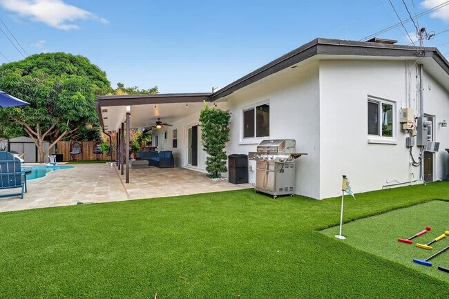 Building Photo - 5760 NE 18th Ave