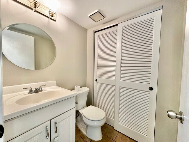 Building Photo - 1226 Clearview Ct