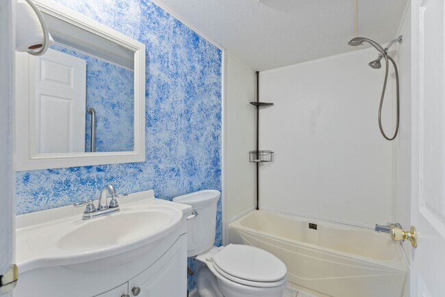 Building Photo - Large manufactured home