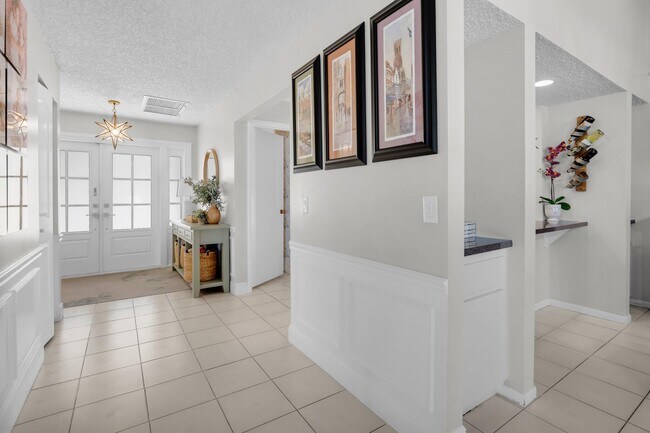 Building Photo - 7515 San Mateo Dr E