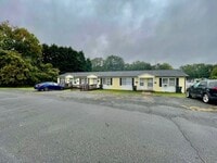 Building Photo - Must see this Adorable 1 bedroom 1 bath apartment . Located in Dallas