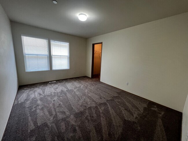Building Photo - DuPont 2365 SF 3 bedroom plus loft home.