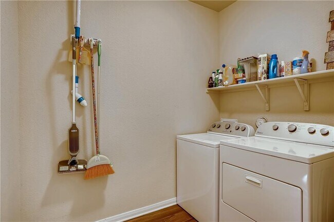 Building Photo - 5109 Winsbury Dr