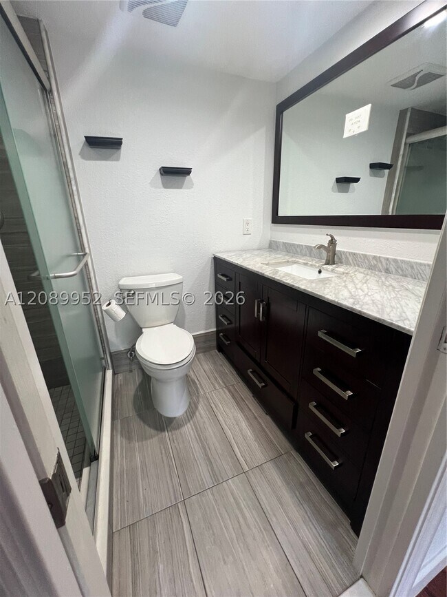 Building Photo - 2496 Centergate Dr