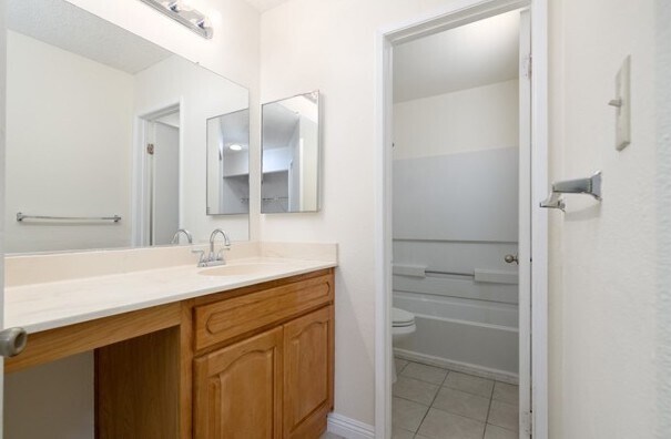 Building Photo - 7525 Charmant Dr
