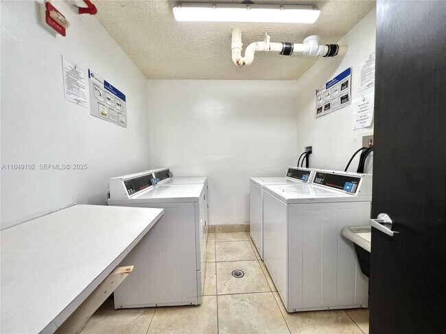 Building Photo - 2851 NE 183rd St