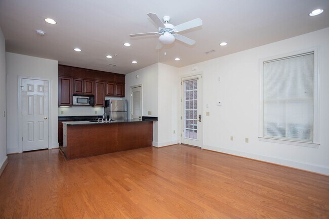 Building Photo - Leo's Path #1G