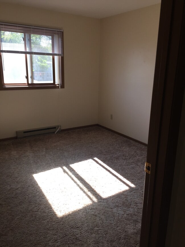 Building Photo - 1815 3rd St E