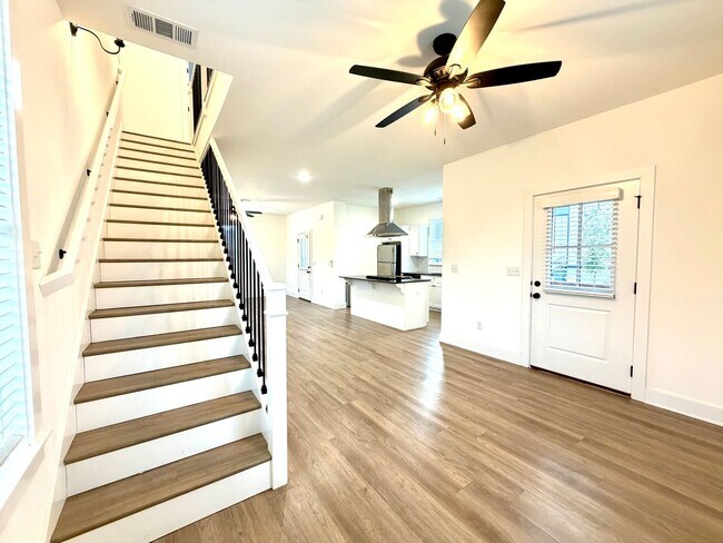 Building Photo - $2,500 Move-In-Special