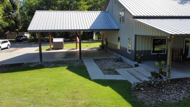 Building Photo - 1049 County Rd