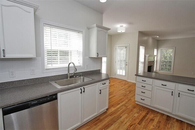 Building Photo - 2210 Orchard Park Cir NW