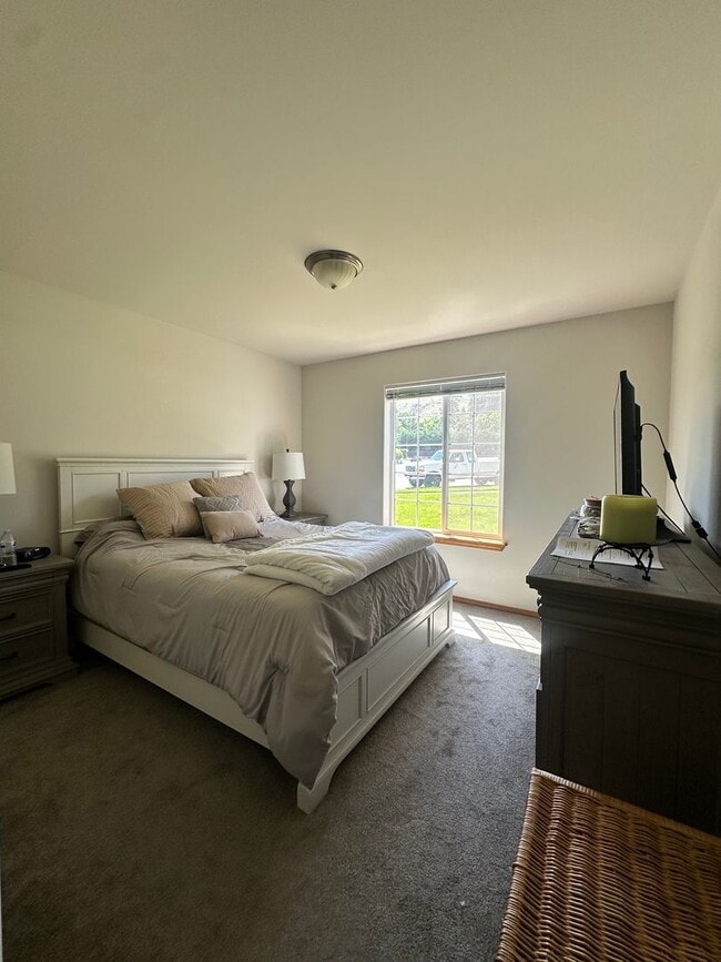 Building Photo - Beautiful 3 bedroom 2 bathroom