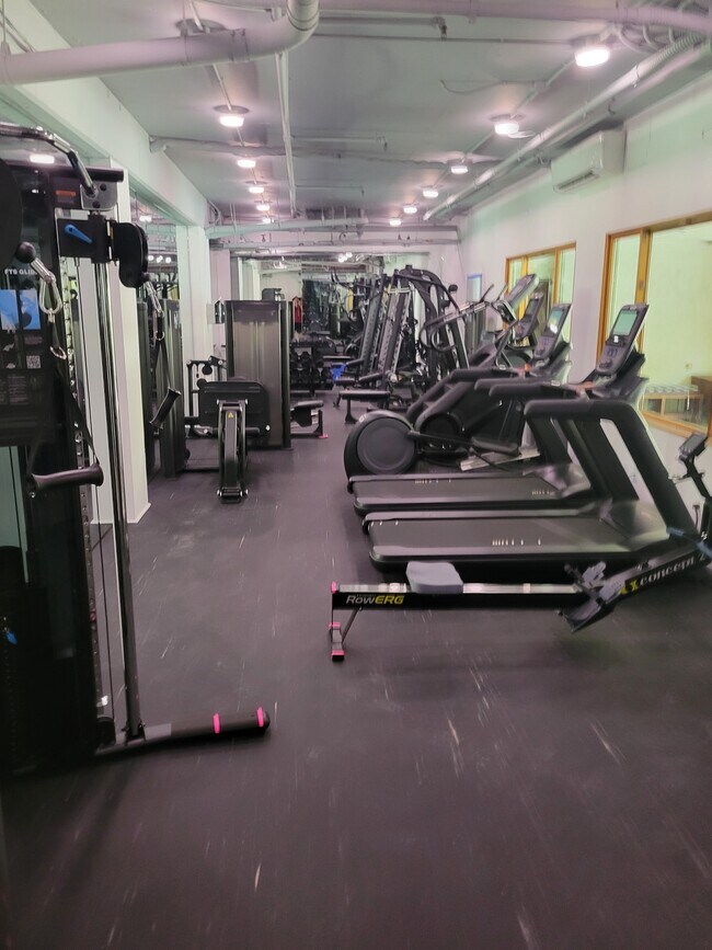 workout room - 1440 Veteran Ave