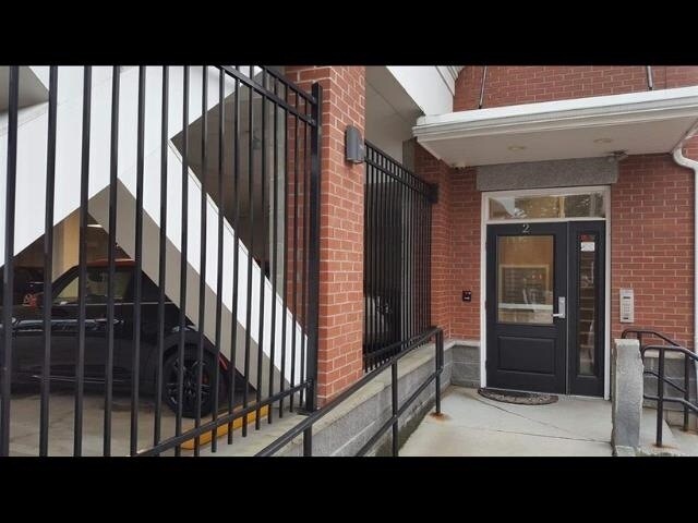 Building Photo - 2 Silver St