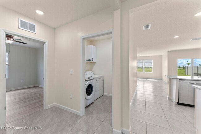 Building Photo - 1015 Dugan CIR SE