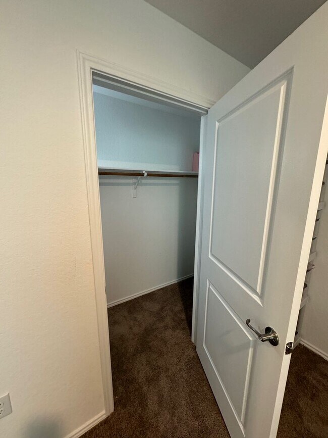 Building Photo - Ready For Move In- New One Story 3/2 - Mod...