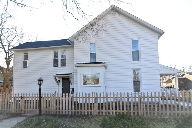 Building Photo - 610 Union St