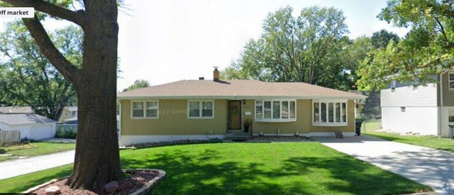 Building Photo - 2620 S 48th Ave