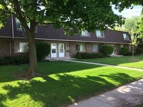 Building Photo - Large Three bedroom & 2 1/2 bath unit for rent for August move in!!