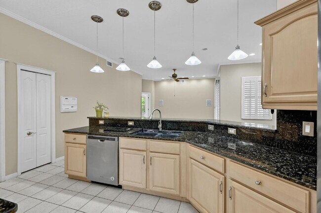 Building Photo - PINE LAKES POOL HOME