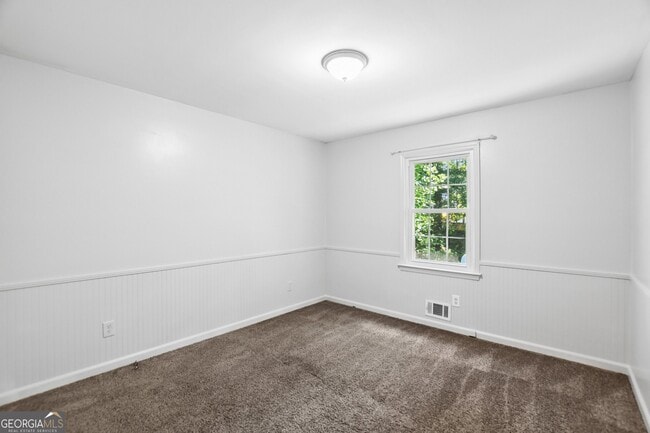 Building Photo - 5659 Whispering Pines Rd