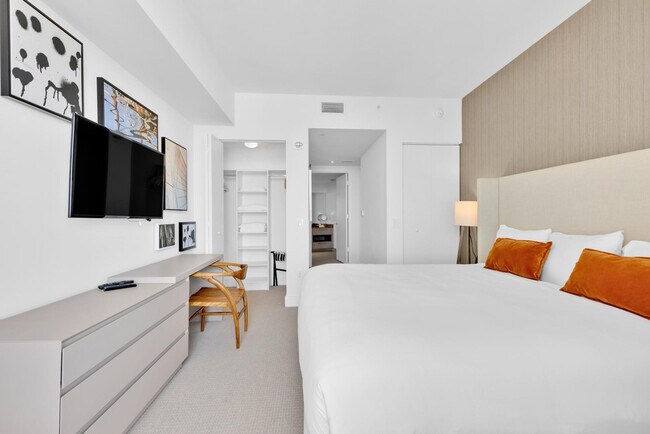 Building Photo - 4011 S Ocean Dr