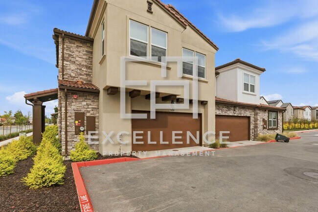 Building Photo - One Year New Home!  3/2.5 With Beautiful Updates Throughout Including Quartz Counters, Water Filt...