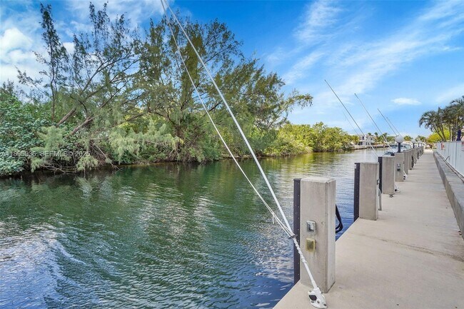 Building Photo - 2860 NE 14th Street Causeway