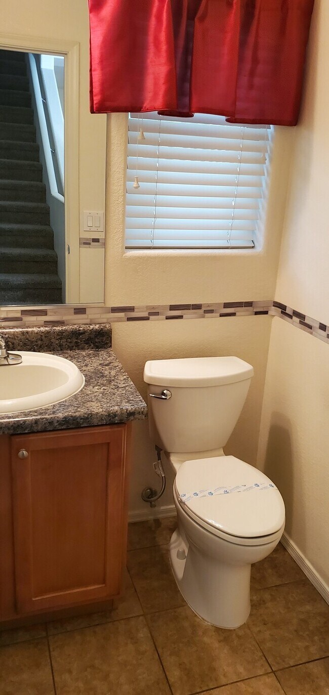 Building Photo - Beautiful 4-Bedroom Home For Rent in Queen...