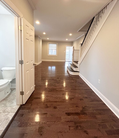 Building Photo - 157 E Duval St