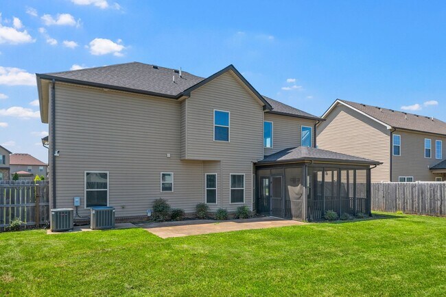 Building Photo - Pet Friendly Four Bedroom!