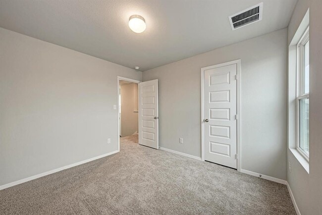Building Photo - 158 Daylily Dr