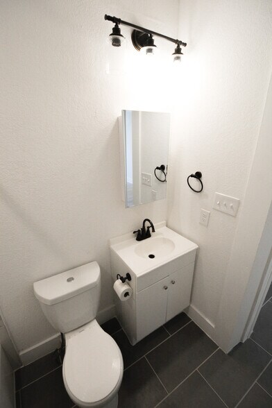 Bathroom - 812 W Russell Pl