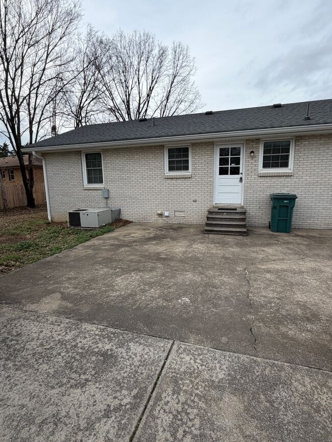 Building Photo - 141 Quita Cir