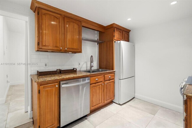 Building Photo - 151 NE 43rd St