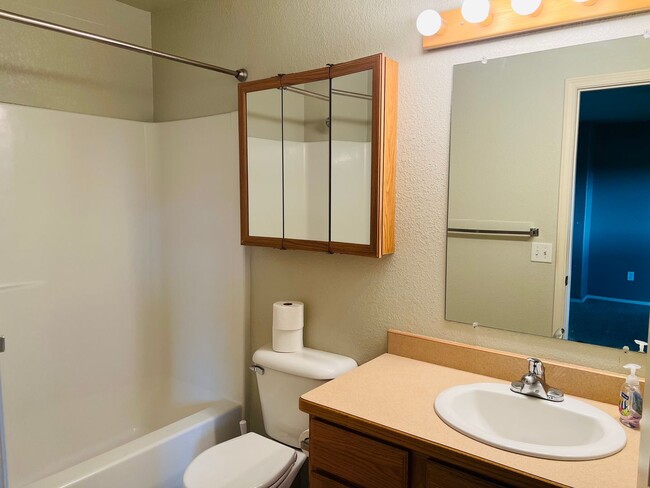 Building Photo - 4 Bed Home On 1.4 Acres In The Bitterroot ...