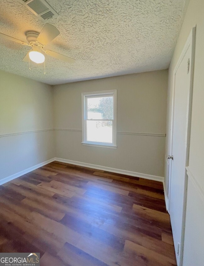 Building Photo - 135 Love St