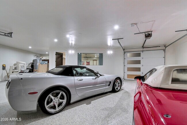 Building Photo - 6401 E Larkspur Dr