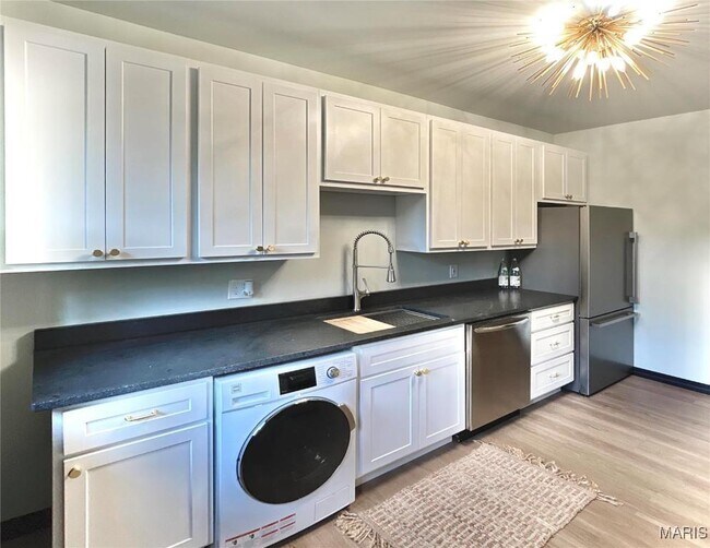 Building Photo - 4166 Russell Blvd